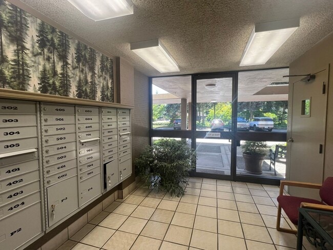 Building Photo - Capitol Lake Towers Condo (#201) w/ Move-I...