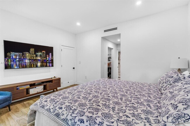 Building Photo - 653 Glenridge Rd