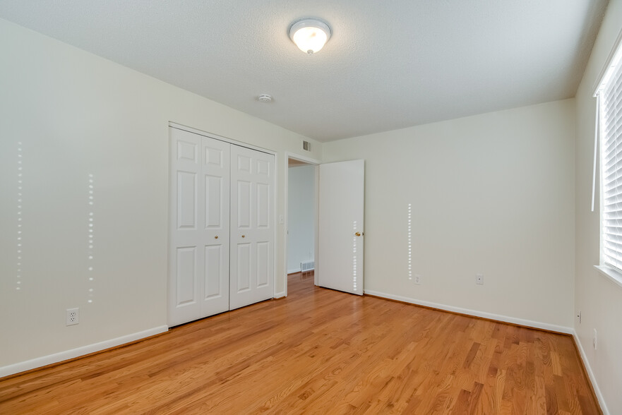 Building Photo - 4012 Oak St