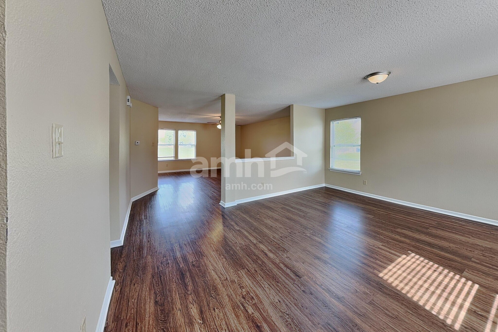 Building Photo - 14470 Forsythia Ln