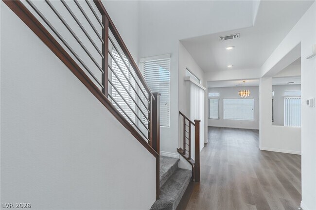 Building Photo - 638 Great River Ave