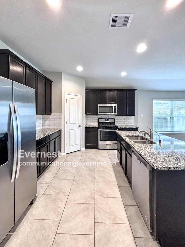 Building Photo - 7418 Highland Chase Dr