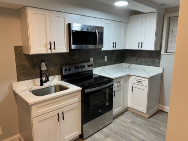 Building Photo - 2501 Linden Ave