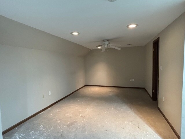 Building Photo - 654 Longview Dr