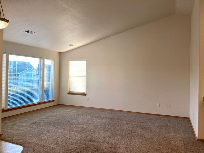 Building Photo - 142 Berkshire Ln