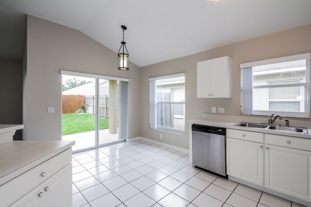Building Photo - 9801 Laurel Ledge Dr