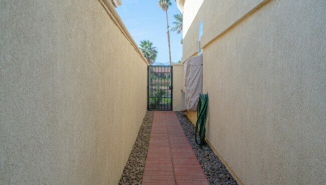 Building Photo - 49142 Barrymore St