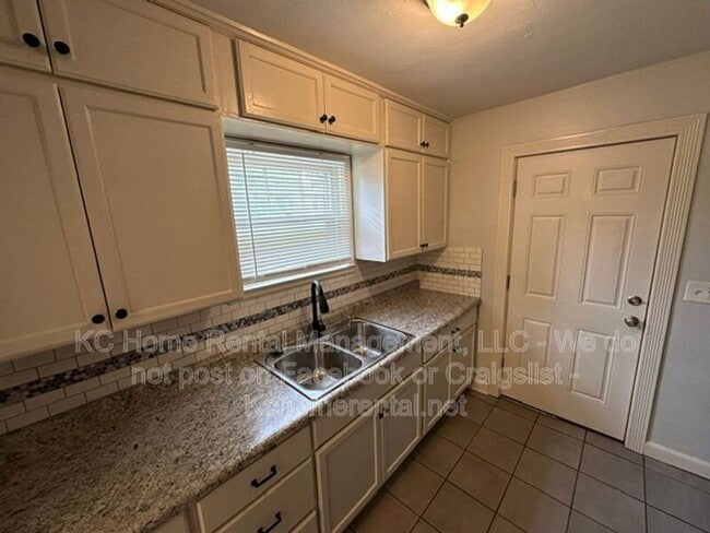 Building Photo - 6111 Raytown Rd