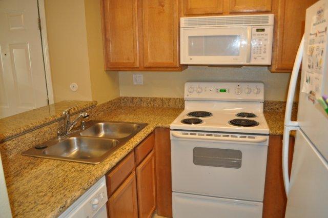 Building Photo - Studio Condo with Vaulted Ceilings in Serra Mesa