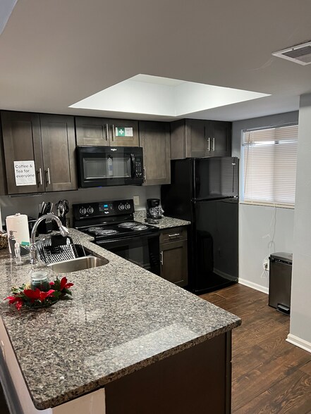 Building Photo - 500 Windsong Cir