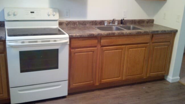 Building Photo - Three bedroom, one bath, huge backyard