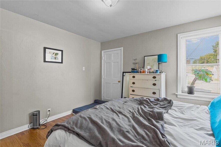 Building Photo - 3317 Lawn Ave