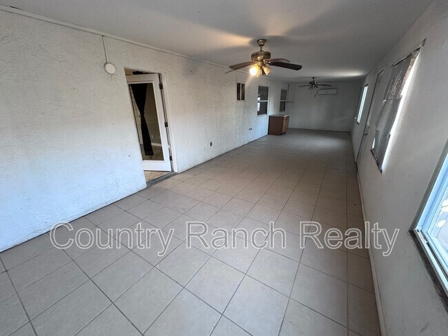 Building Photo - 538 Roadrunner Dr