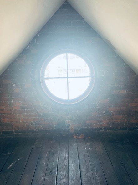 Building Photo - 219 W 15th St