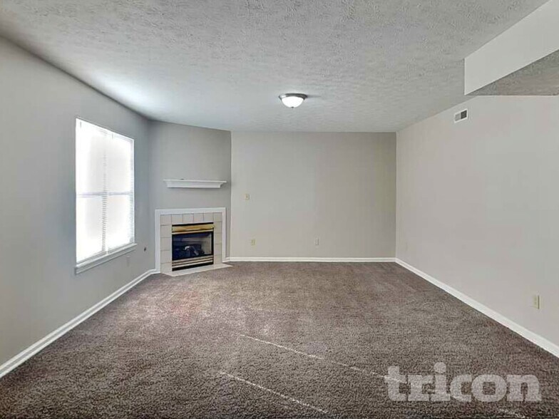 Building Photo - 614 Eastpointe Dr