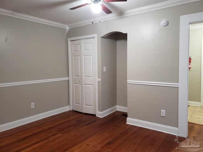 Building Photo - 1005 N 6th Ave