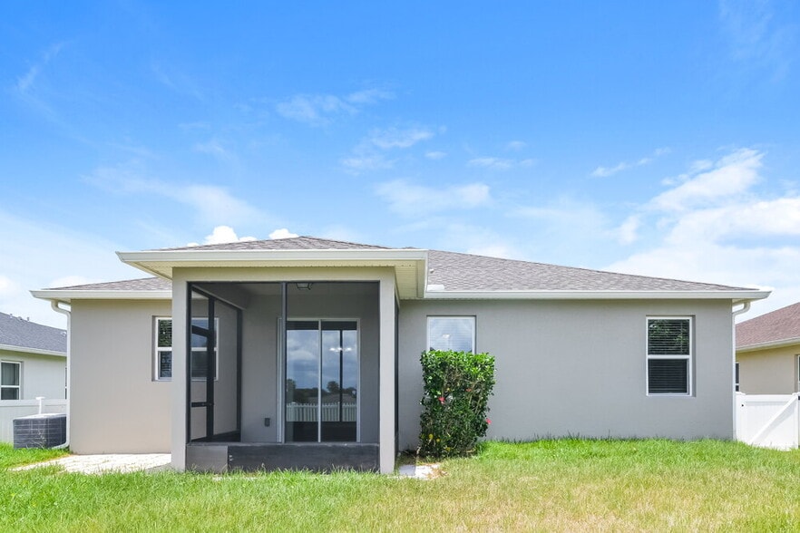 Building Photo - 3231 Bayou Ln