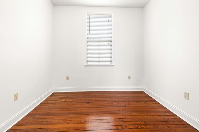 Building Photo - 2324 Ursulines Ave