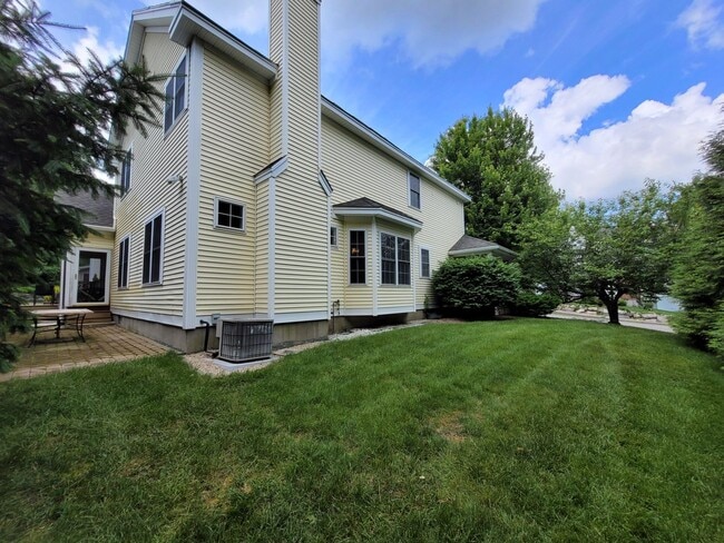 Building Photo - $4200 - 4 Bed / 2.5 Bath Single Family Home in Merrimack on a Cul-de-sac!