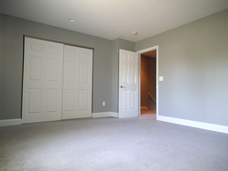 Bedroom - 51 4th Ave