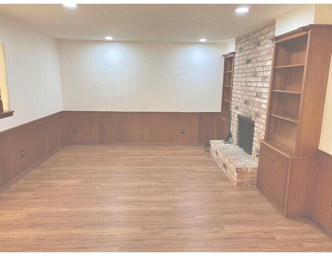 Building Photo - 2401 NW 43rd Cir