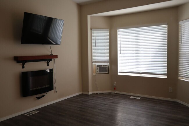 Building Photo - Home in CDA Place