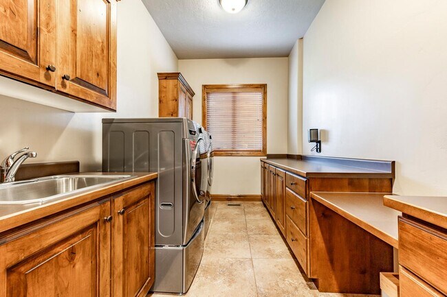 Building Photo - Magnificent Mountain Living in Jeremy Ranch