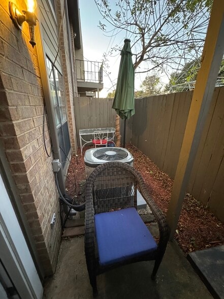 Patio - 356 W Harwood Rd