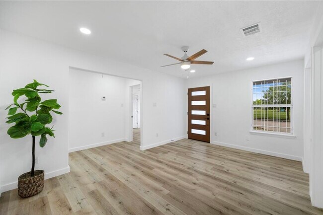 Building Photo - 3906 Simsbrook Dr