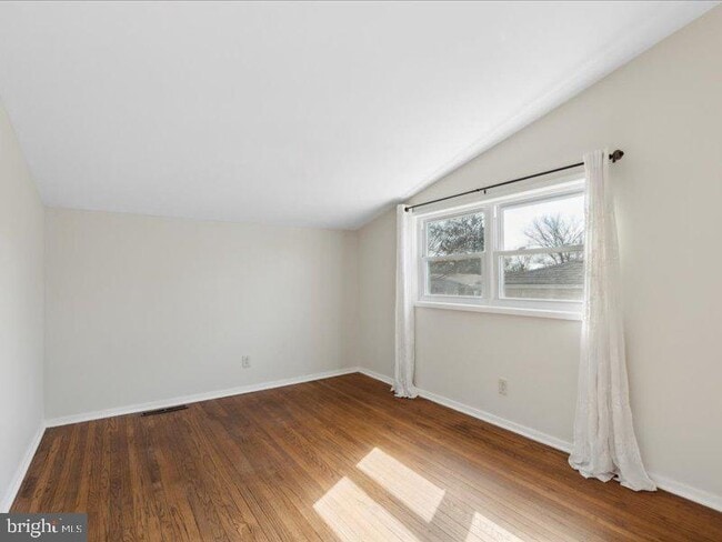Building Photo - 437 Haywood Rd