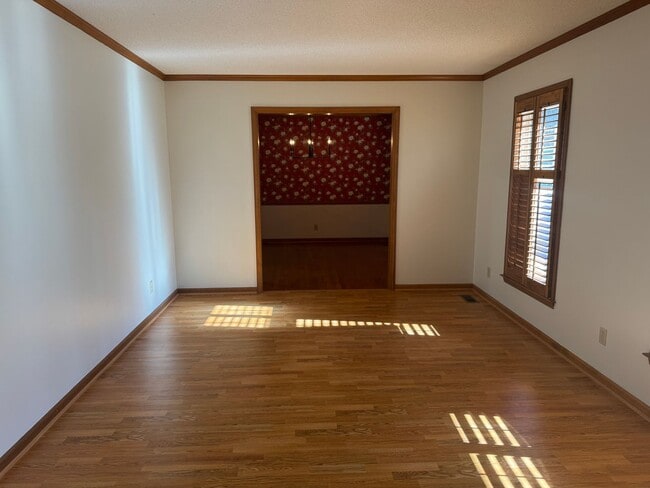 Building Photo - Available to Show