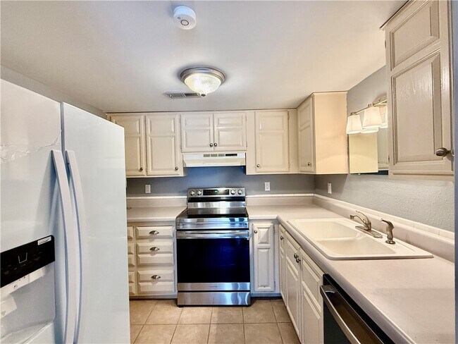 Building Photo - 20 Annette Ln