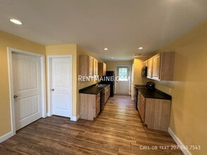 Building Photo - 11 Basketball Ct