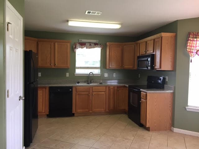 Building Photo - 601 Hidden Creek Cir