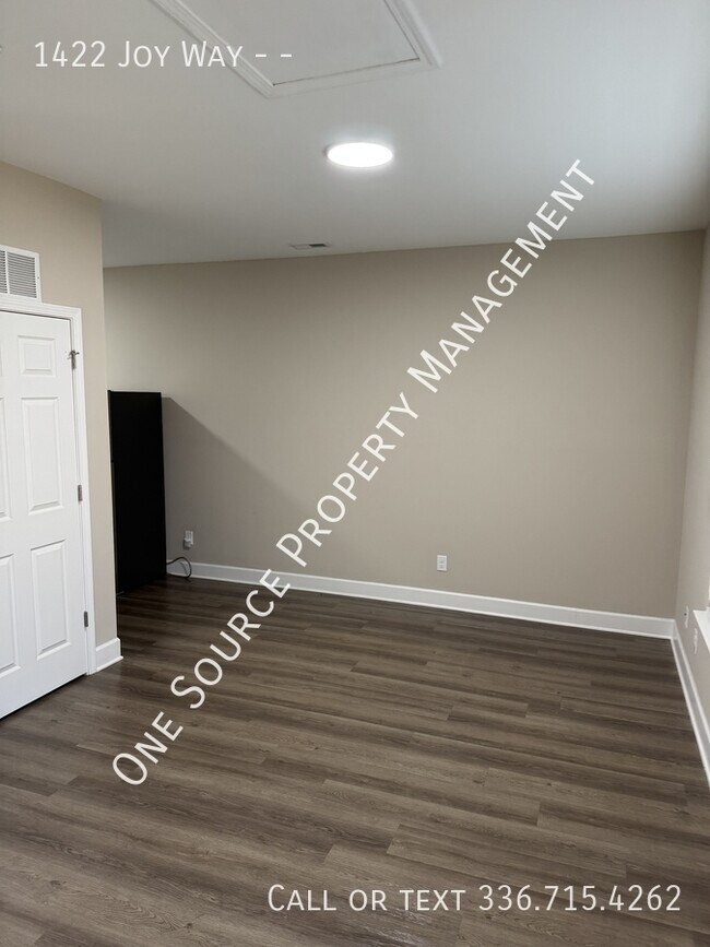 Building Photo - 1422 Joy Wy