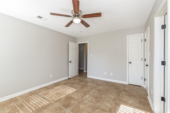 Building Photo - 4834 Royal Hills Cv