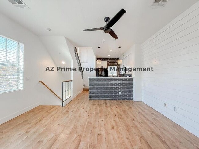 Building Photo - 164 W Commerce Ct