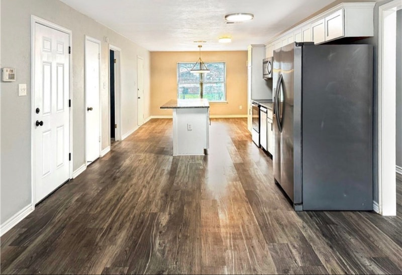 Building Photo - 1810 Clarawood Dr