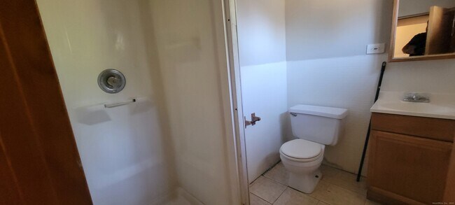 Building Photo - 87 Ellington St