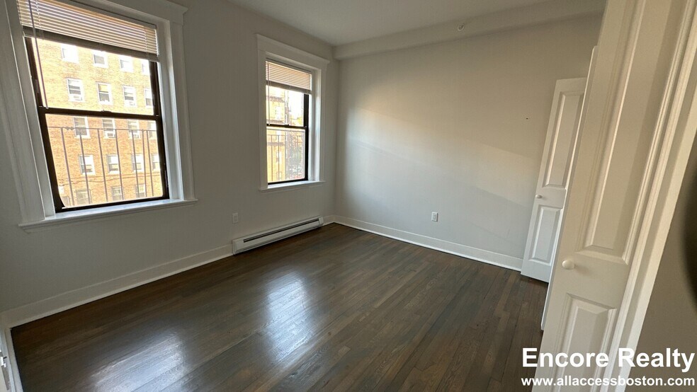 Building Photo - 77 Park Dr