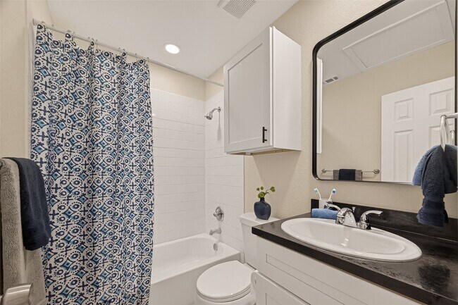 Building Photo - 13843 Northlake Dr