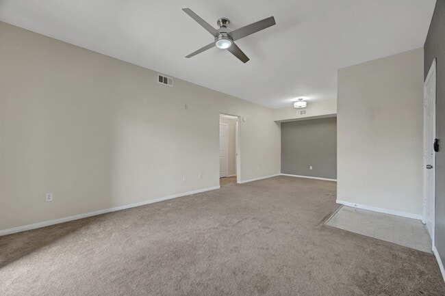 Building Photo - Downstairs 1 Bedroom Unit in Gated Community - S.W.