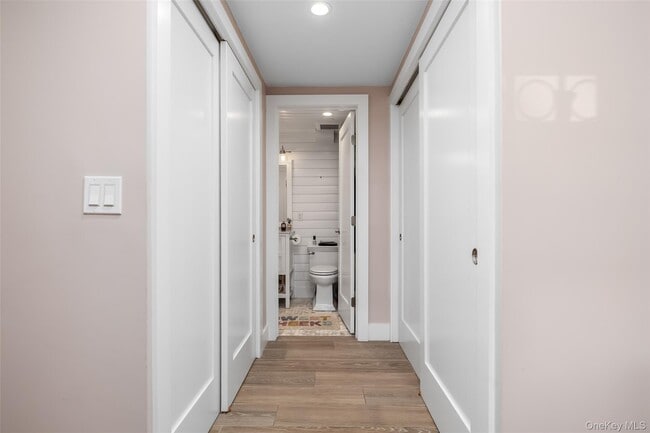 Building Photo - 185 W Park Ave