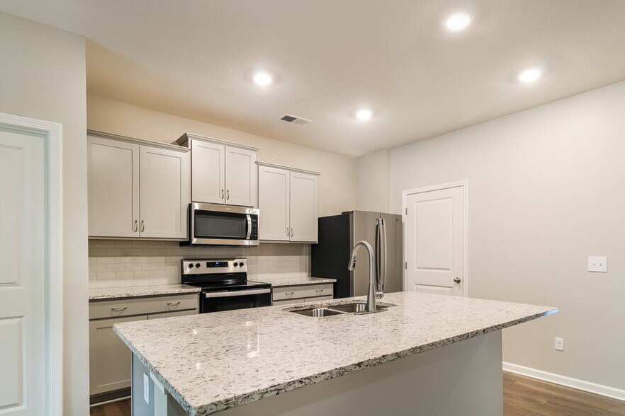 Building Photo - 365 Beau Tisdale Dr