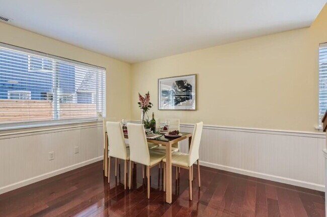 Building Photo - Beautiful single-family home. Available soon!!