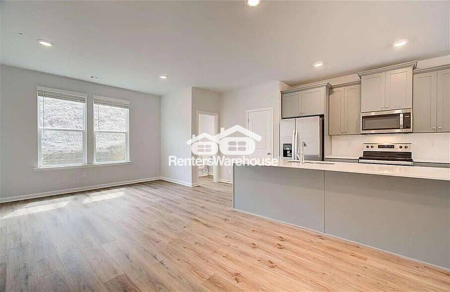 Building Photo - 3203 Bateman Drive SE