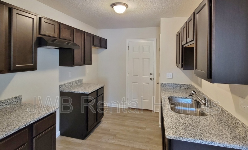 Building Photo - 8011 Mattox Ave