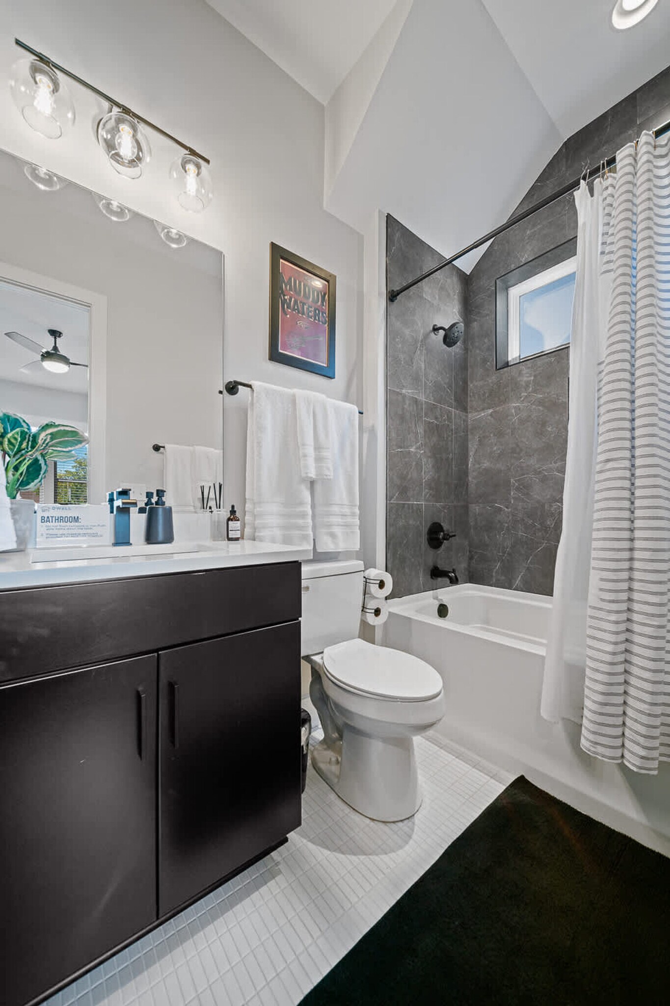 Building Photo - 1102C Buchanan St