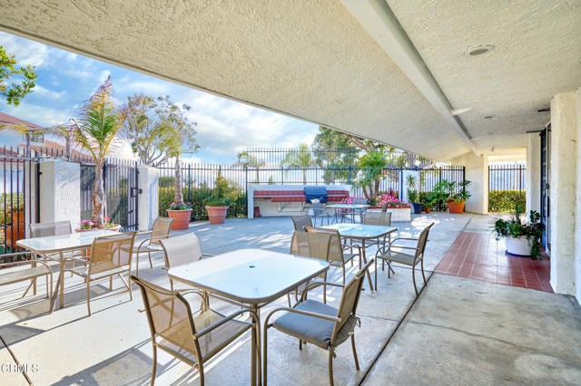 Building Photo - 886 Winding Way Dr