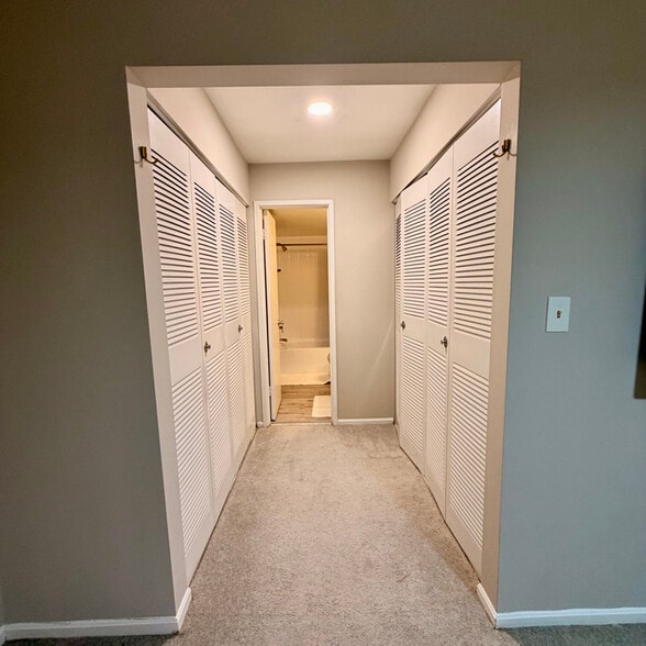 Building Photo - 4404 Island Pl